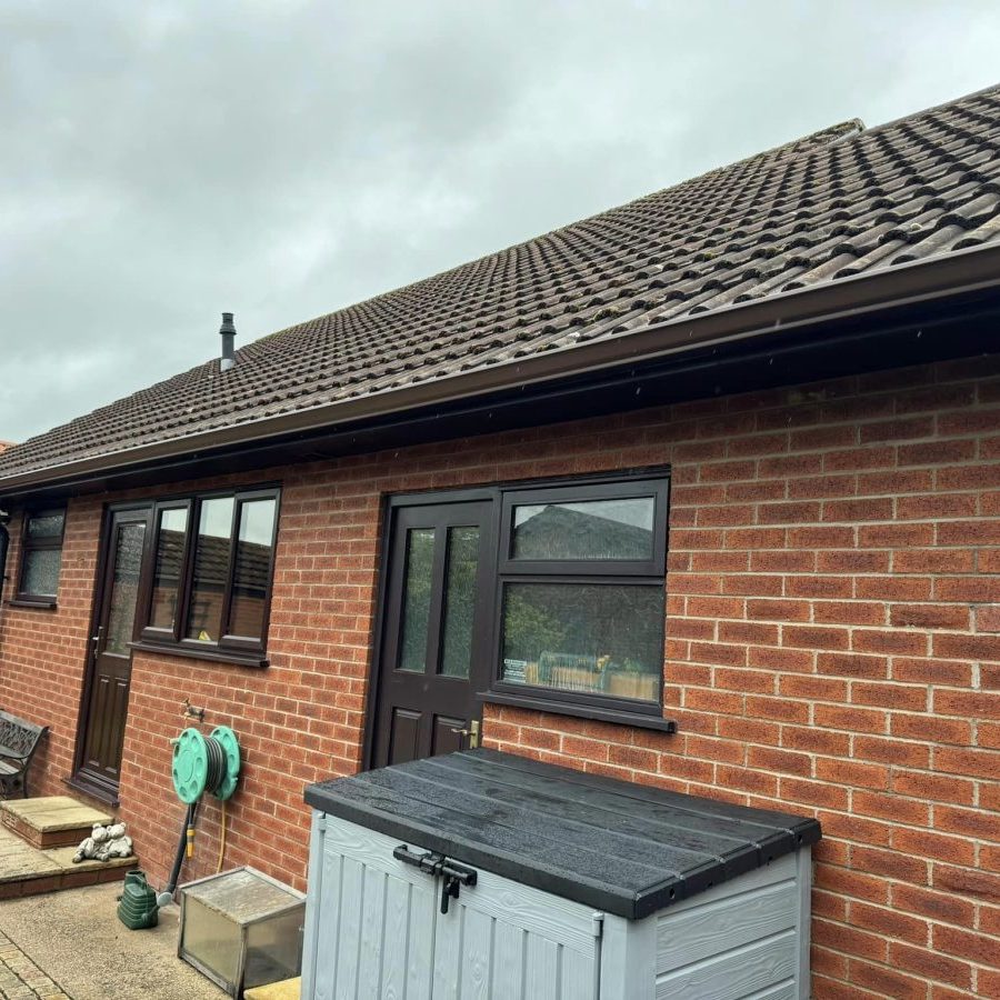 Recent-Brown-install-Aluminium-seamless-guttering-Garstang-Pr.jpg Recent-Brown-install-Aluminium-seamless-guttering-Garstang-Pr.jpg