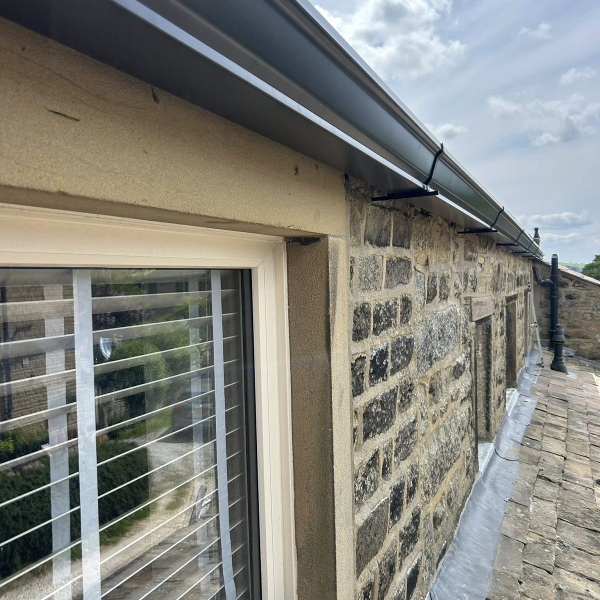 Seamless-Guttering-Experts-in-Colne-Lancashire.jpg